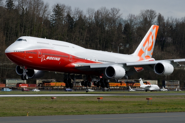 Boeing 747-8I moments from touchdown. (Photo by Daniel T Jones)
