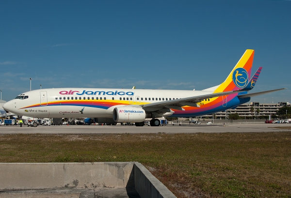 A 737-800, wearing its current paint scheme. (Photo by Mark Lawrence)