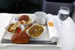 Business Class lunch. (Photo by Chris Sloan/Airchive.com)