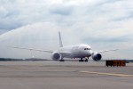 United's first Boeing 787-8 Dreamliner (N20904) gets a water cannon salute upon arrival in Houston. (Photo by Jack Harty)