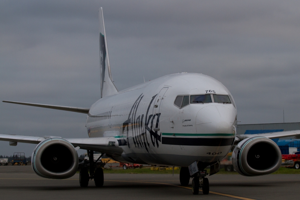 An Alaska Airlines 737-400 Combi arrives carrying 24,000 pounds of fresh Copper River King Salmon. (Photo by Jeremy Dwyer-Lindgren/NYCAviation)