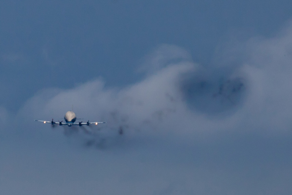 Super Guppy leaves a trail of dark exhaust on approach to Boeing Field. (Photo by Liem Bahneman/NYCAviation)