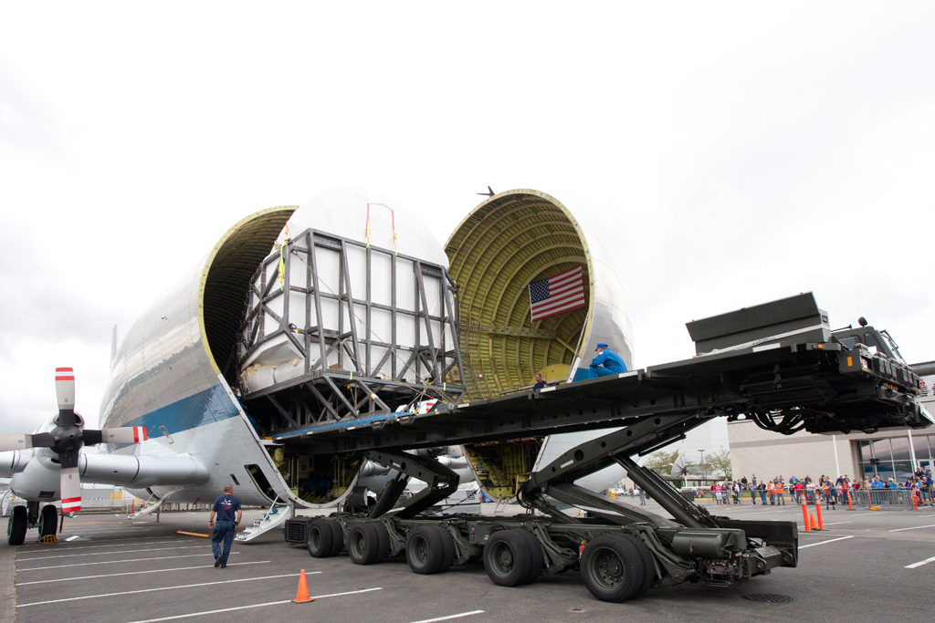 US Air Force Tunner vehicle offloading the Shuttle FFT from the NASA Super Guppy. (Photo by Liem Bahneman/NYCAviation)