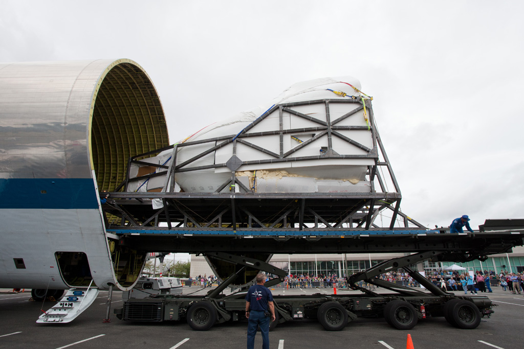 US Air Force Tunner vehicle offloading the Shuttle FFT from the NASA Super Guppy. (Photo by Liem Bahneman/NYCAviation)
