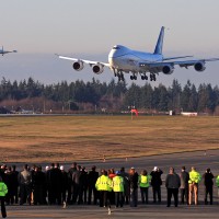 The first flight of the 747-8F, moments away from completion. (Photo by Jeremy Lindgren)