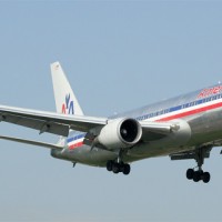 American Airlines 767-300ER on approach to LaGuardia Airport in New York. (Photo by Sergio Cardona)