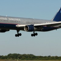 United 767-300 seconds from touchdown. (Photo by Tom Alfano)