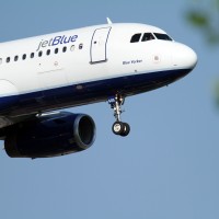 JetBlue Airbus A320 N605JB on final approach to JFK Airport in New York by Matt Molnar