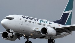 A baby WestJet Boeing 737-600 (C-GWSB) on final approach to Toronto Pearson International Airport. (Photo by Kaz T)