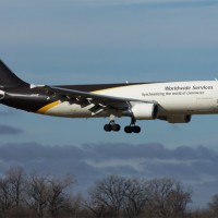 A UPS Airbus A300 (N166UP) delivering Christmas cheer to Des Moines