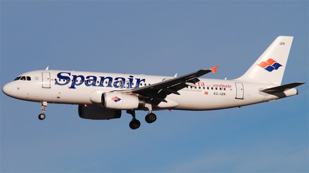 Spanair Airbus A320 (EC-IZK) on approach to Madrid Barajas. (Photo by Gordon Gebert Jr.)