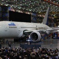 President Barack Obama speaks in front of a Boeing 787 assembly line. (Photo by Jeremy Dwyer-Lindgren/NYCAviation)