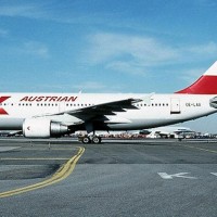 Austrian Airlines restarted international flights with this Airbus A310, OE-LAA New York, from Vienna to JFK in 1989. (Photo by Joe Pries)