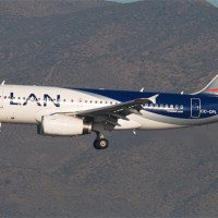 A LAN Airlines Airbus A319 (CC-CPL) on short final for Santiago. (Photo by Gordon Gebert)
