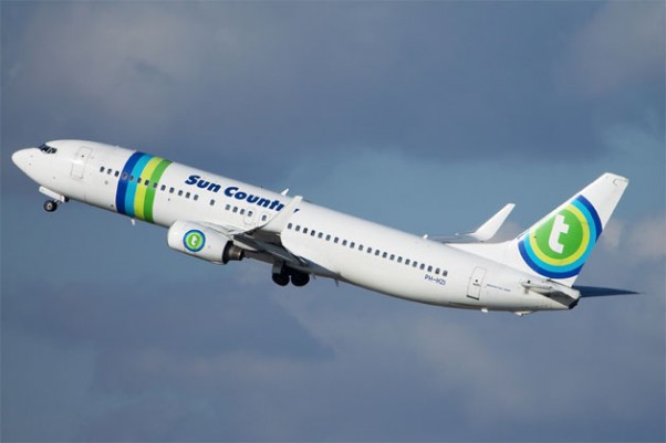 One of the more interesting deals in the airline business involves Minnesota-based Sun Country and Amsterdam-based Transavia, who swap airplanes during their respective slow seasons. Right now it's Sun Country's turn, operating this Boeing 737-800 (PH-HZI) out of Minneapolis in a hybrid Transavia livery. (Photo by Doug Lambert)