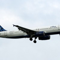 A JetBlue Airbus A320 N568JB