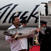 Frank Ragusa, general manager of Ocean Beauty Seafoods, holds up the prized salmon to the crowd. (Photo by Jeremy Dwyer-Lindgren/NYCAviation)
