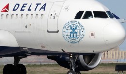 A Delta airliner. (Original photo by Kaz T./Composite by Matt Molnar)
