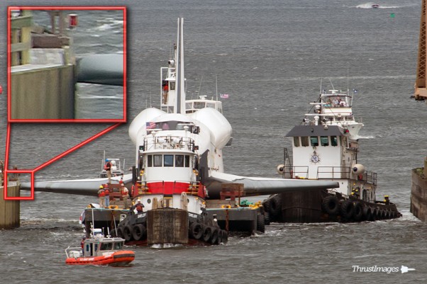 shuttlestrike1 Enterprise's left wingtip hits a bridge abutment. (Photo by Manny Gonzalez)