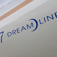 Closeup of the 787 Dreamliner badge on United's first copy. (Photo by Dan King/NYCAviation)