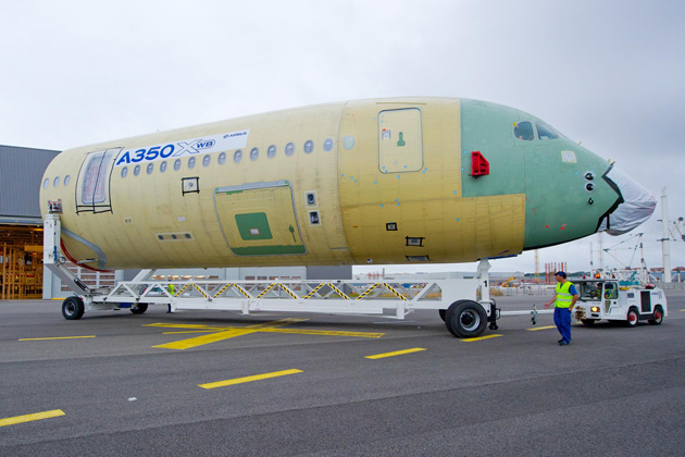 First section for A350 XWB MSN1 arrives in the final assembly line in Toulouse. (Photo by Airbus/F. Lancelot)