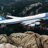 A US Air Force Boeing VC-25 (SAM 29000) flies over Mount Rushmore. (Photo by US Air Force)