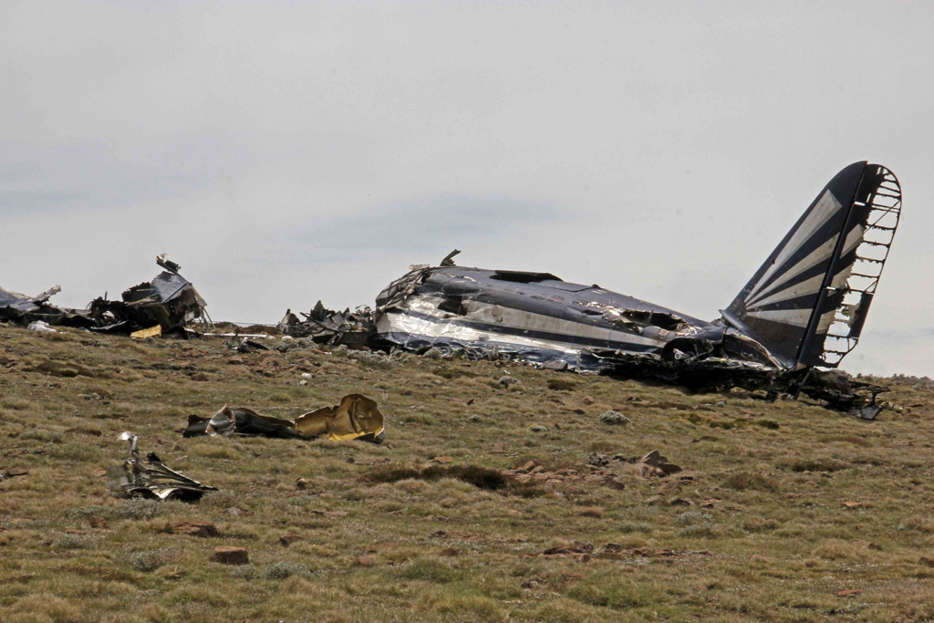 Wreckage of the South African Air Force C-47 that crashed in the Drakensberg mountain range. (Photo by BNO NEWS / NETCARE 911)