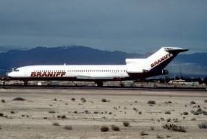 A 727 in the original "new Braniff" scheme. 