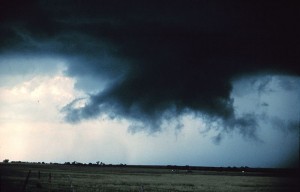  A rotating wall cloud with rear flank downdraft. (Photo: NOAA)