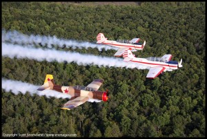 The Raiders fly their 3 ship demo. Photo Scott Snorteland.