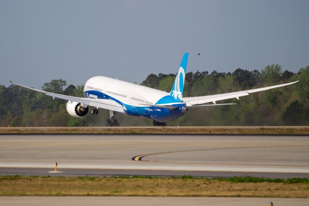 Look closely and you can see the semi-levered main landing gear at work. Photo by David Lilienthal.