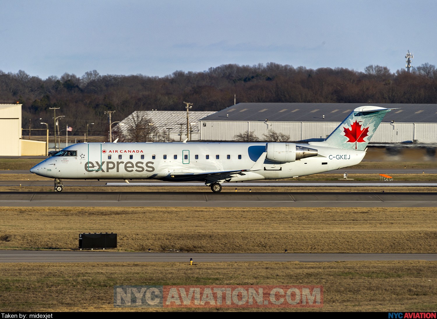 oYs1q655u8-Air Georgian Canadair CL-600-2B19 C-GKEJsmall.jpg