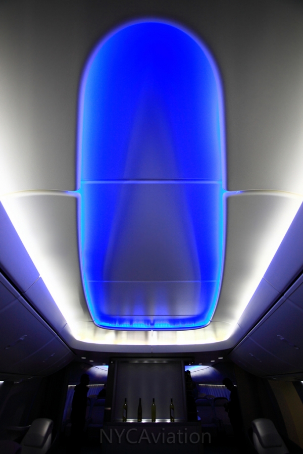747-8I cabin mockup mood lighting