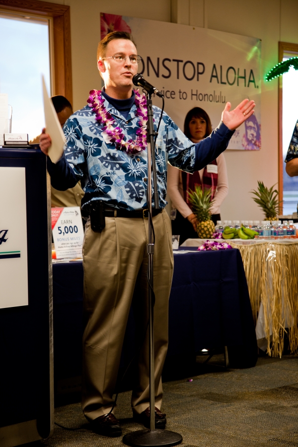 Joe Sprague, VP, Marketing for Alaska Airlines thanks all those in attendance for Alaska Airlines inaugural Bellingham to Honolulu Flight.