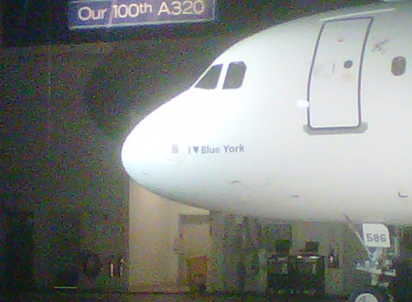 JetBlue\'s \"I Heart Blue York\" Airbus A320