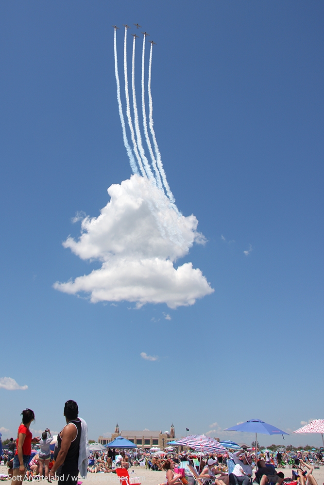 the-geico-skytypers-perform-for-the-large-crowds-at-the-beach-photo-scott-snorteland