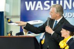Lufthansa CEO Christoph Franz points out differences between the 747-8I and the 747-400. (Photo by Cary Liao/NYCAviation)