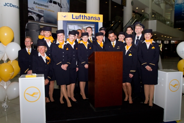 The crew of Lufthansa Flight 400. (Photo by Eric Dunetz/NYCAviation)