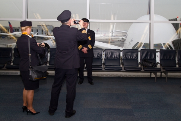 First officer of Flight 400 poses for Capt. Pruess Gaert in front of their plane. (Photo by Eric Dunetz/NYCAviation)