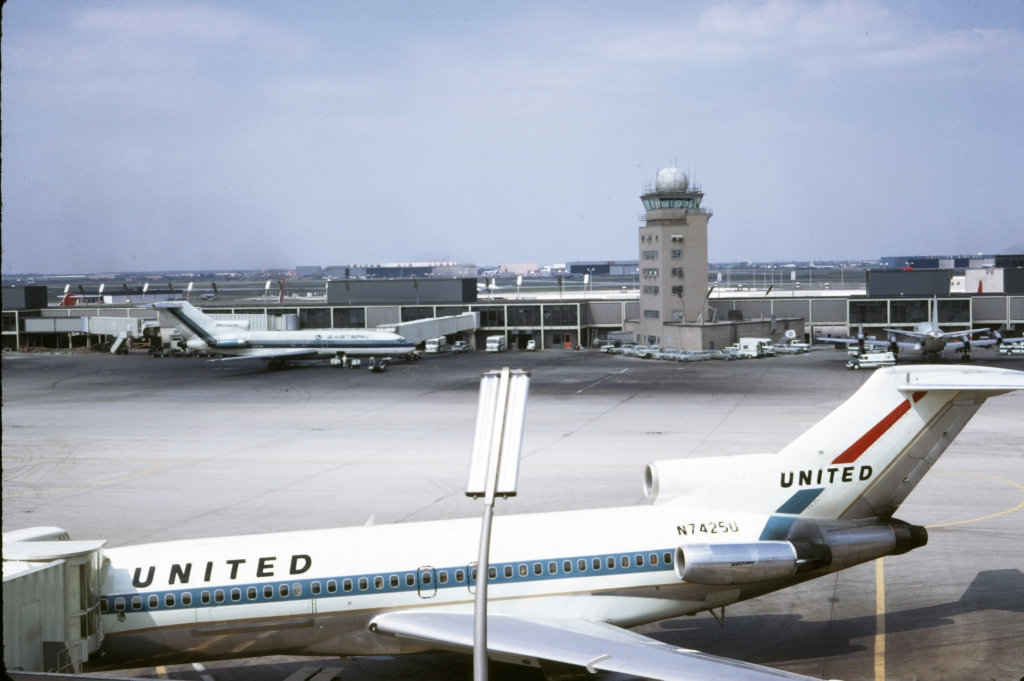 b-727-022c-united-airlines-n7425u-ord-wja