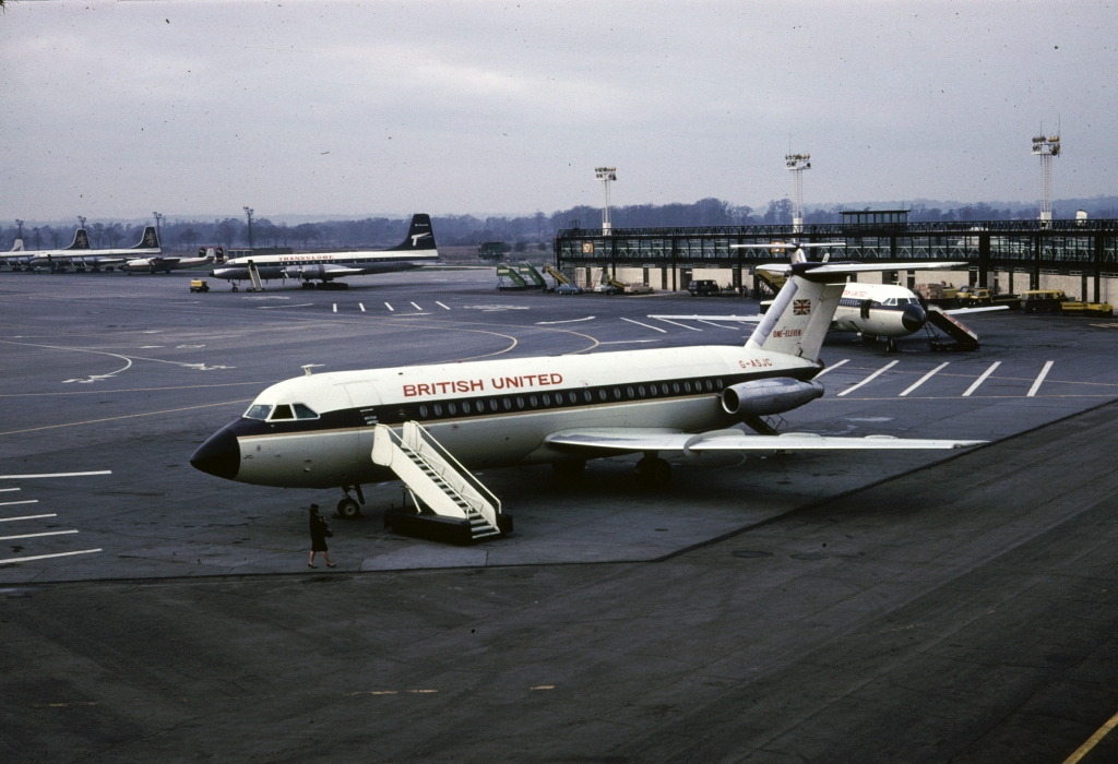 bac111-201ac-british-united-g-asjc-gatwick-120566-wja