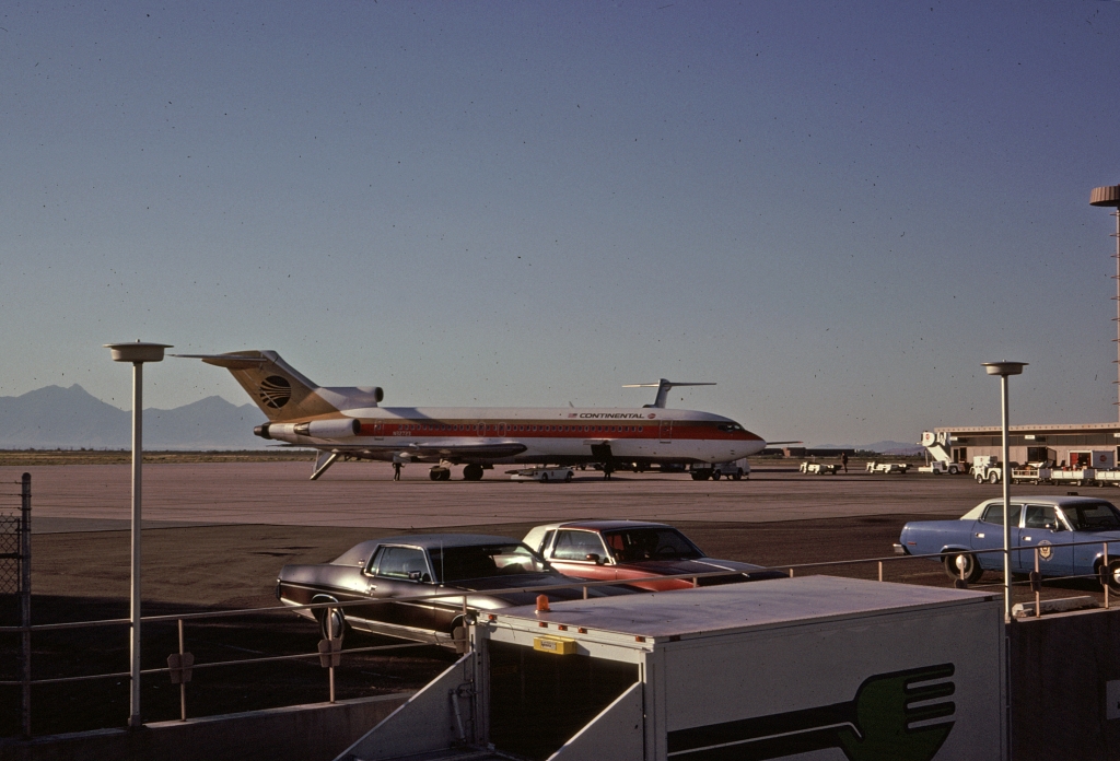 b-727-224-continental-airlines-n32723-tucson-az-102080-wja b-727-224-continental-airlines-n32723-tucson-az-102080-wja