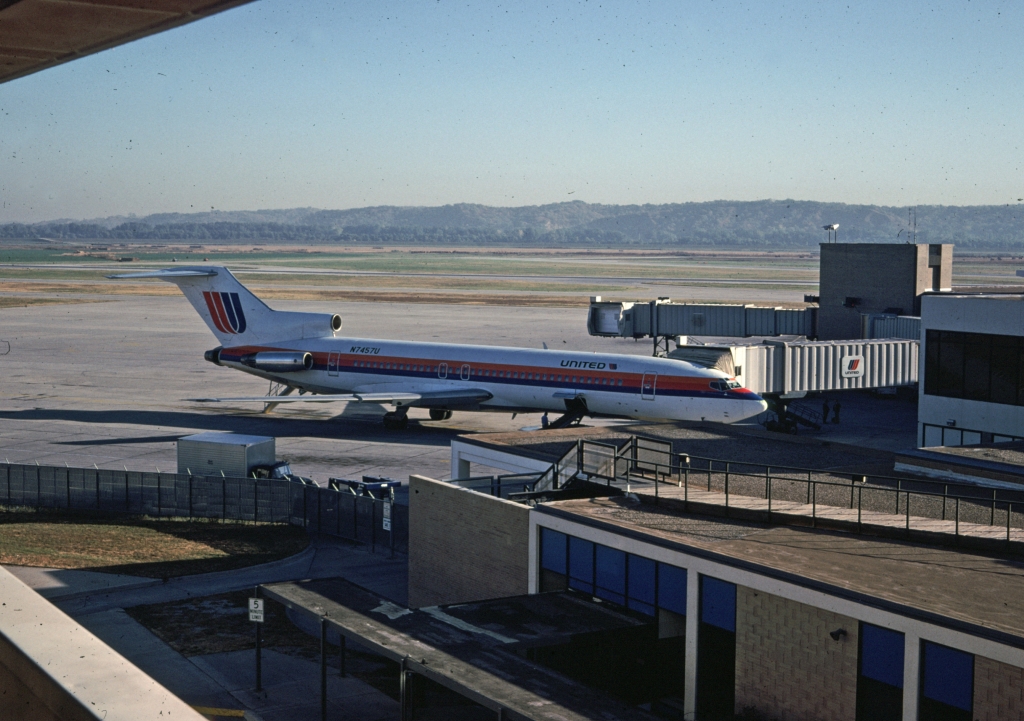 b-727-222-united-airlines-n7457u-omaha-100780-wja b-727-222-united-airlines-n7457u-omaha-100780-wja