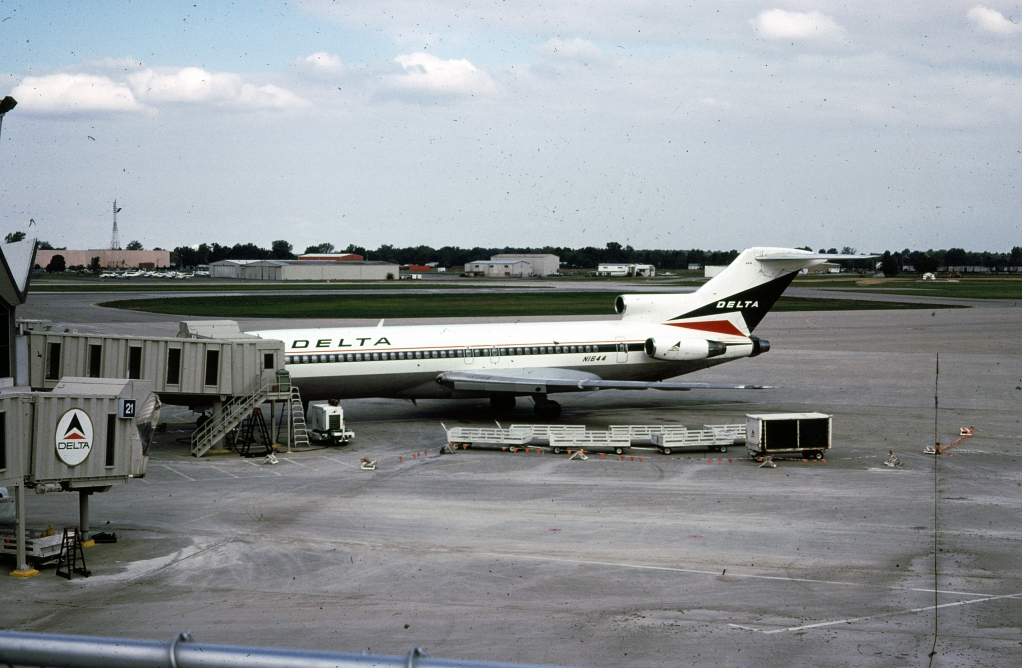 b-727-295-delta-airlines-n1644-indianapolis-100480-wja b-727-295-delta-airlines-n1644-indianapolis-100480-wja