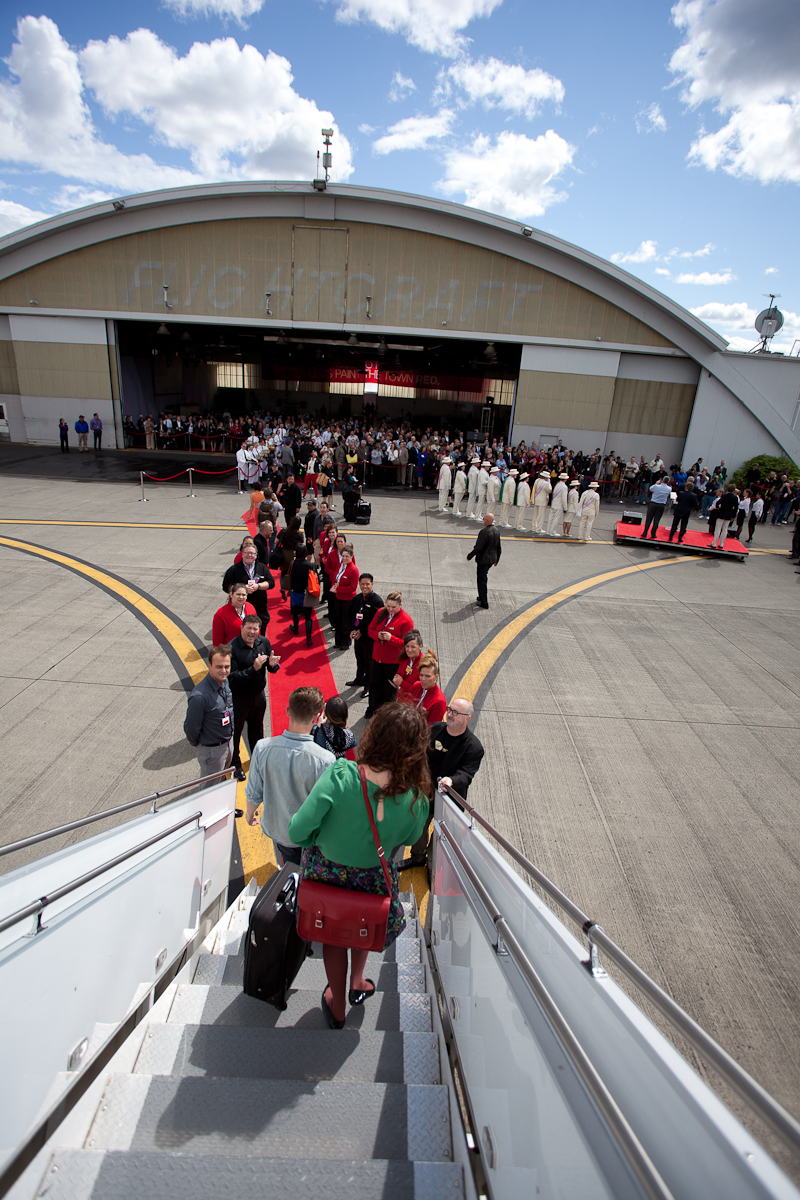 Deboarding via airstairs onto the red carpet. (Photo by Jeremy Dwyer-Lindgren/NYCAviation)