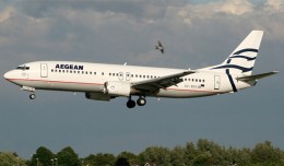An Aegean 737-400 (SX-BGX) on short final at Amsterdam. (Photo by Joop Stroes)