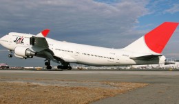 JAL Boeing 747-400 taking off from JFK's runway 31L