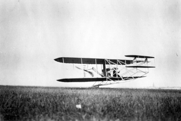 Wilbur Wright takes off from Le Mans, France.