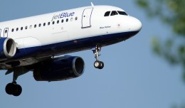 JetBlue Airbus A320 N605JB on final approach to JFK Airport in New York by Matt Molnar
