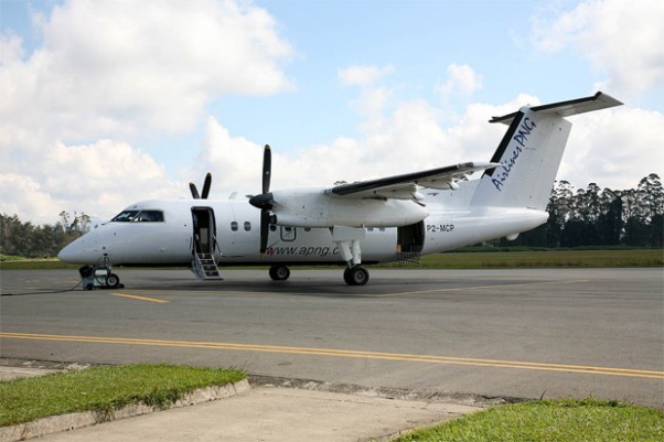 Airlines PNG Dash 8-100 P2-MCP
